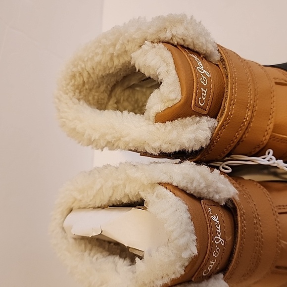 Cat and Jack brand winter boots for toddlers, size 6 - Picture 3 of 7